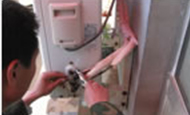 開啟冷媒閥，釋放出外機(jī)內(nèi)自帶的冷媒，開機(jī)測(cè)試并檢測(cè)壓力，適當(dāng)進(jìn)行補(bǔ)充，直至調(diào)試完成